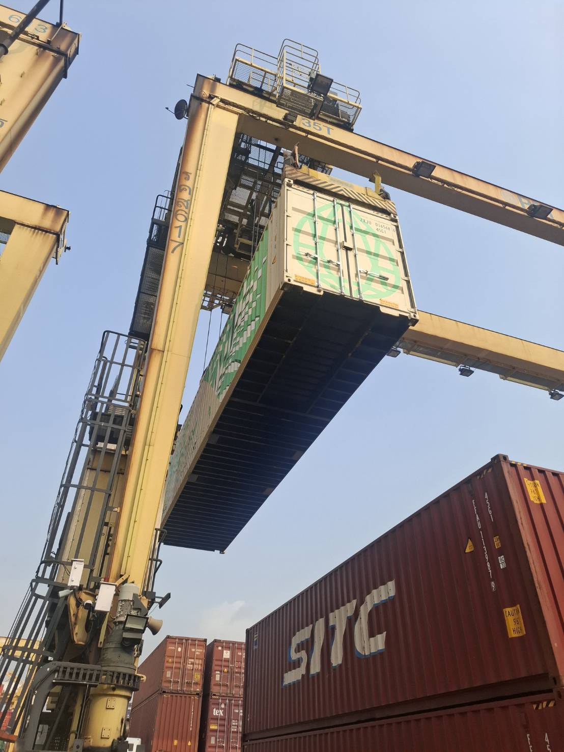 Grow Container At Port
